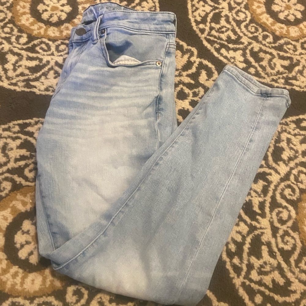 American Eagle Lightwash Blue Jeans
